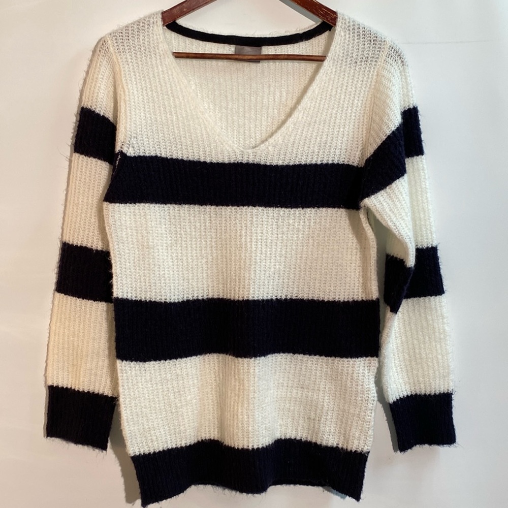 Vero Moda - Long sleeve v- neck sweater.  Size XL